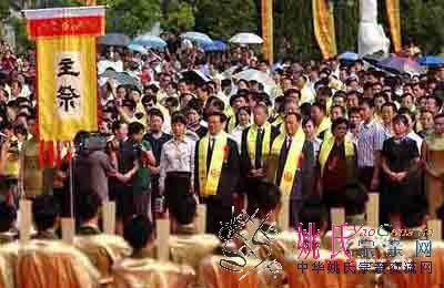 参加公祭的省内外各界人士和嘉宾。.jpg